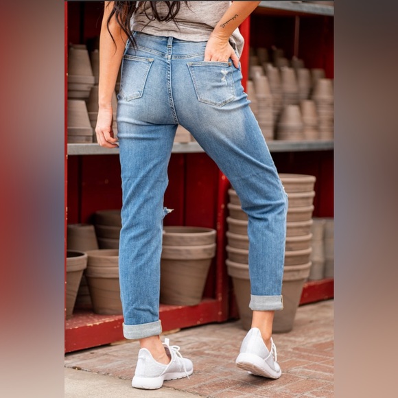 NWT JUDY BLUE High Rise Boyfriend Distressed Light Wash Jeans - Picture 8 of 16